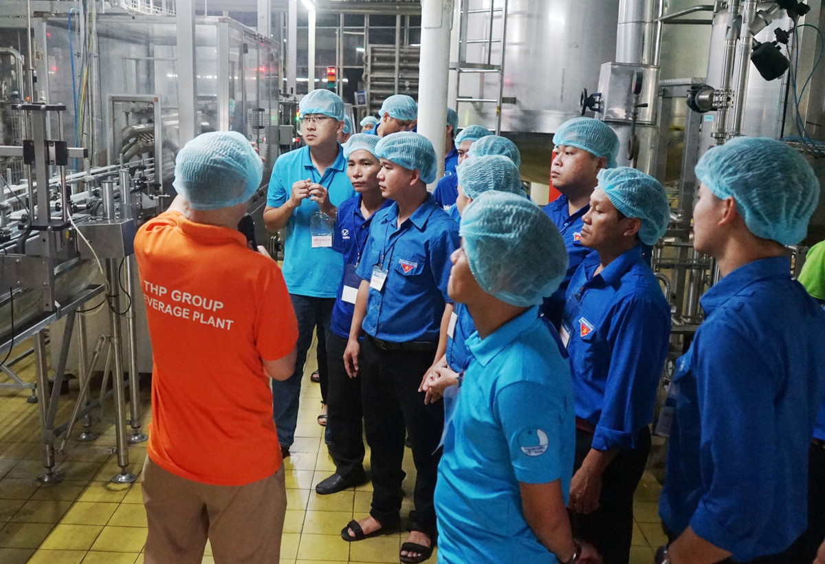 Doan dai bieu lop tap huan chuyen giao KHCN khu vuc DNB tham quan va giao luu tai Tap doan Tan Hiep Phat-Hinh-2