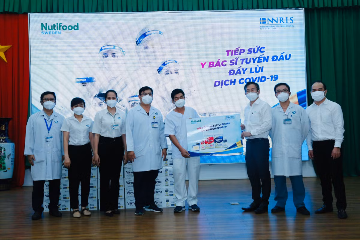 Nutifood tang 40.000 san pham dinh duong y hoc cho so y te Dong Nai-Hinh-3