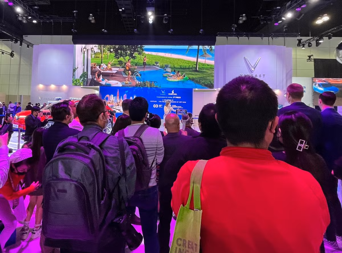 VinFast “cho” hon Viet sang My, gay an tuong voi hang nghin khach tham quan-Hinh-2