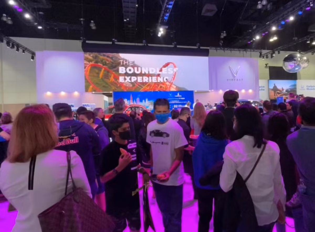 VinFast “cho” hon Viet sang My, gay an tuong voi hang nghin khach tham quan-Hinh-7