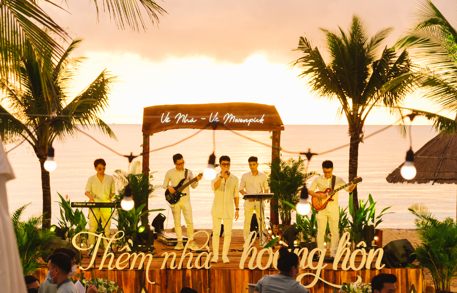 Tiec “hoang hon” tren bai Ong Lang – Phu Quoc nuc long thuong khach