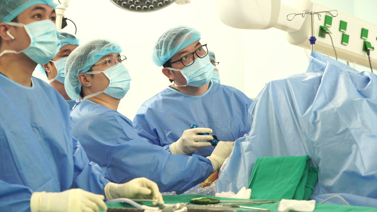 Ca phau thuat chan thuong vai cua thu mon Van Toan thanh cong tot dep-Hinh-4