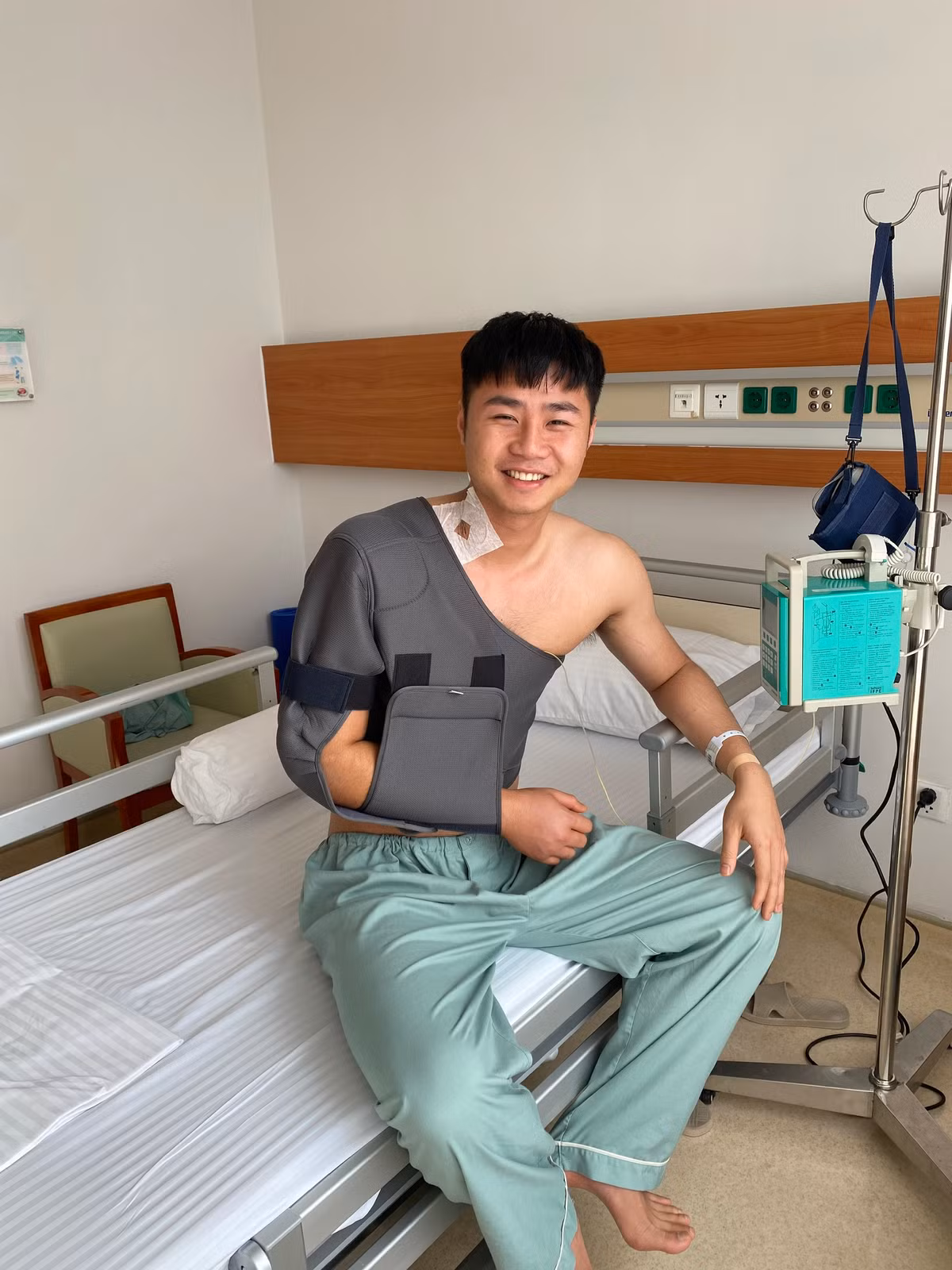 Ca phau thuat chan thuong vai cua thu mon Van Toan thanh cong tot dep-Hinh-5