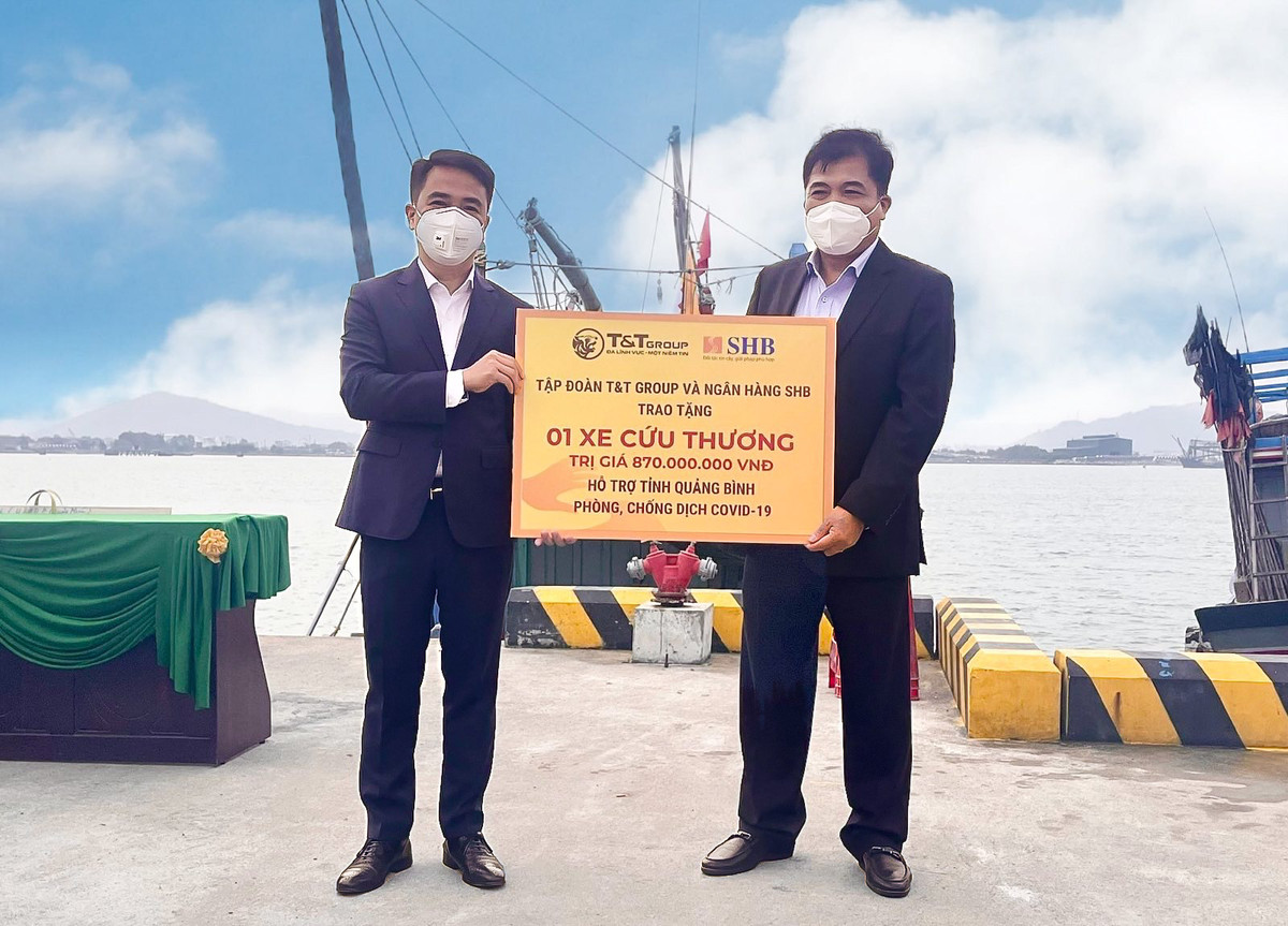T&T Group va SHB tang xe cuu thuong ho tro Quang Tri - Quang Binh-Hinh-2