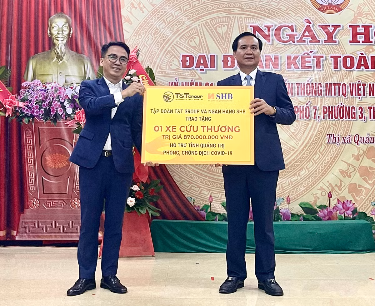T&T Group va SHB tang xe cuu thuong ho tro Quang Tri - Quang Binh
