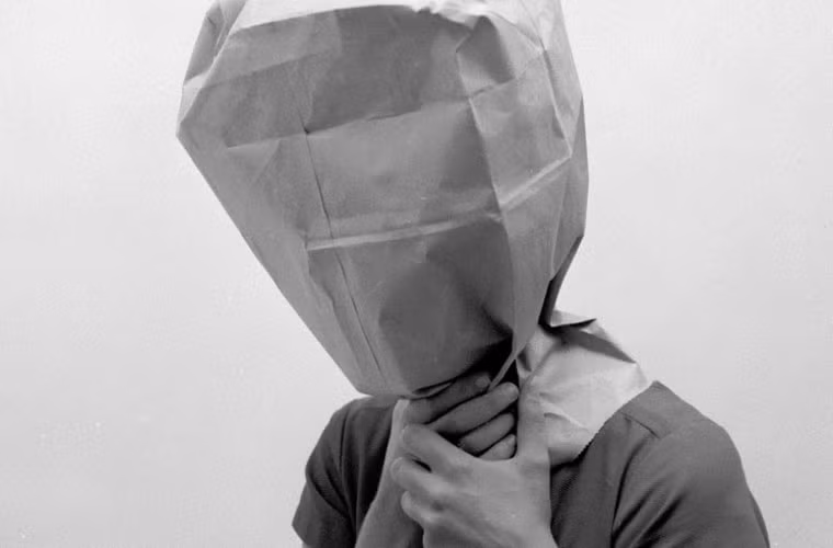 Năm 1867, San Francisco ban hành luật cấm những người xấu xí lộ mặt trong lúc đi ra ngoài chơi. Thật may, luật trên đã được dỡ bỏ vào thập niên 1970.