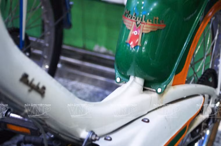 Khung sườn một chiếc Mobylette.