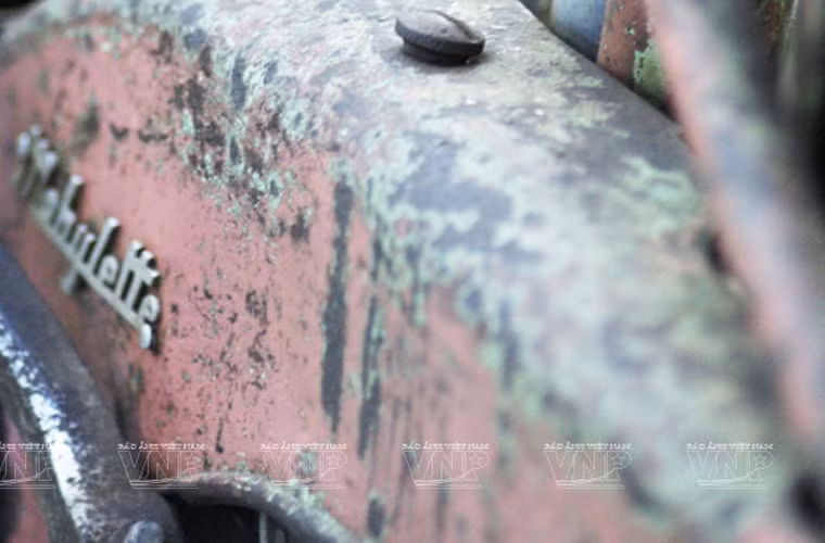 Một trong những chiếc xe Mobilette được xem là quý hiếm nhất hiện nay ở Sài Gòn đó là chiếc Mobylette 3 đũa của anh Tấn, có giá khoảng 10.000 USD. Ngoài chiếc xe của anh, chiếc còn lại do Giám đốc Công ty Du lịch Sài Gòn sở hữu.