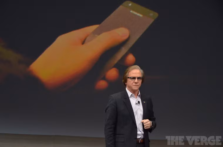 Các dòng TV vẫn trang bị điều khiển từ xa, nhưng sẽ là điều khiển dạng cảm ứng để điều khiển màn hình một cách chi tiết hơn.