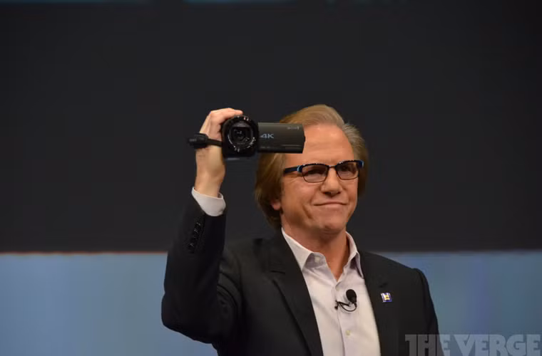 Máy quay phim compact loại 4K của Sony sẽ rẻ tới một nửa so với thiết bị tương đương của đối thủ và mức giá 1000 USD cho 1 chiếc dạng này chỉ là lời đùa của ngài chủ tịch Sony Hoa Kỳ.
