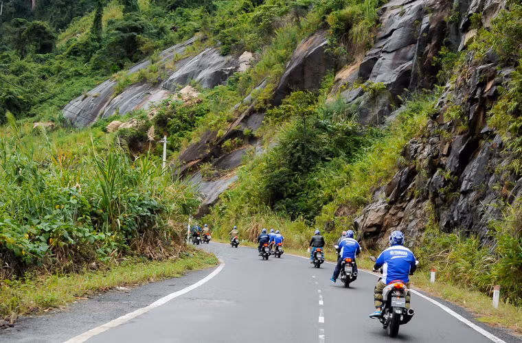 Động cơ 150 phân khối với công suất 15,4 mã lực và mô-men xoắn cực đại 13,8 Nm cho Exciter 150 khả năng vận hành tốt trên đường trường. Xe tăng tốc ngọt và ở số 4 lên số 5 thì xe vẫn có thể tăng tốc rất nhanh. Từ mức 60 km/h và cấp số 4, bạn có thể dễ dàng tăng tốc lên mức trên 80 km/h, thậm chí là cao hơn. Về sức mạnh thì có lẽ Exciter 150 mạnh hơn bản 135cc khoảng 20%, nhờ có thêm 3 mã lực