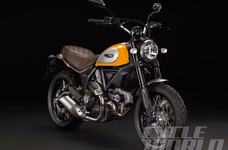 Ducati trang bị động cơ 803cc 75 mã lực, làm mát bằng hệ thống L-twin, hệ thống chống bó thắng ABS và sự tối ưu trong bố trí điều khiển để không làm bỡ ngỡ những tín đồ mô-tô mới.