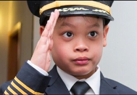 Cậu theo học tại trường quốc tế Bavarian, Đức, và được luyện tập nhiều môn thể thao như cưỡi ngựa, trượt tuyết.