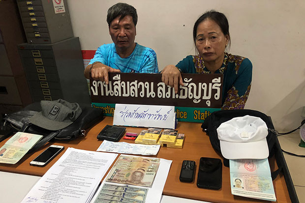 Thai Lan bat giu hai nguoi Viet moc tui du khach tai le hoi