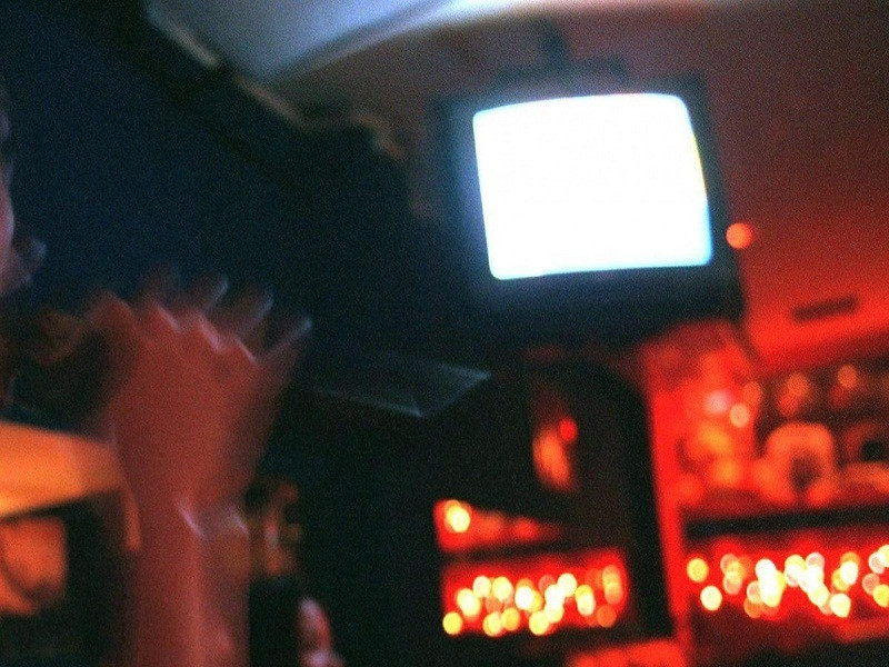 Chan dong vu be gai 11 tuoi bi cuong hiep, ep ban dam trong quan karaoke