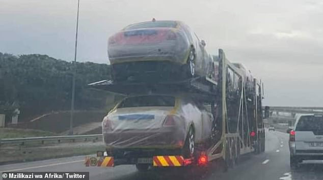 Cụ thể, Vua Mswati III vừa cho nhập về 19 chiếc Rolls-Royce và 120 chiếc BMW, trong đó có một số chiếc được vận chuyển từ Nam Phi và bàn giao vào tuần trước. Ảnh: Daily Mail.