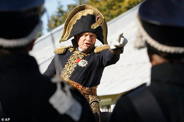 Nhan sac xinh dep cua co gai Nga vua bi giao su gia giet hai, phan xac-Hinh-12