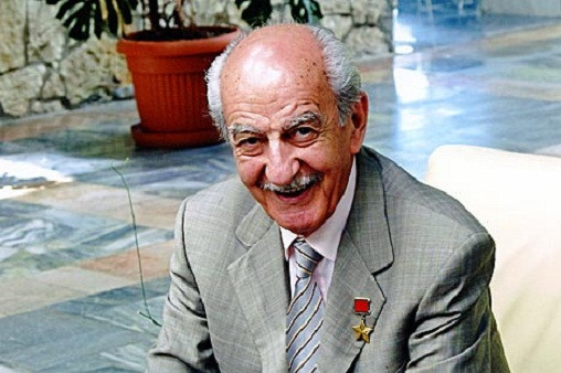 Năm 16 tuổi, bà Goar gia nhập nhóm chống phát xít và làm việc với ông Gevork (ảnh), một điệp viên nổi tiếng khác của Liên Xô và sau này trở thành chồng bà, để phát hiện các gián điệp của Đức Quốc xã. Vợ chồng điệp viên Goar đã hoạt động bí mật để thực hiện nhiều nhiệm vụ. Ảnh: RBTH.