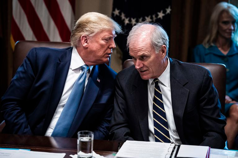 Ngày 24/11, Tổng thống Trump thông báo trên trang cá nhân Twitter rằng ông sẽ chỉ định Đặc phái viên Mỹ tại Na Uy Kenneth Braithwaite đảm nhiệm vị trí Bộ trưởng Hải Quân thay thế ông Richard Spencer. “Kenneth Braithwaite sẽ thực hiện công việc một cách xuất sắc”, ông Trump nói. Ảnh: WP.