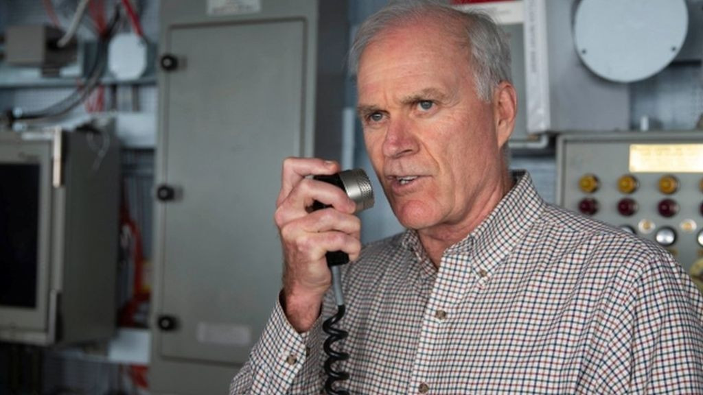 Bộ trưởng Hải quân Mỹ Richard Spencer sinh ngày 18/1/1954 tại Waterbury, Connecticut. Ông từng theo học tại trường Đại học Rollins chuyên ngành Kinh tế. Sau khi tốt nghiệp, ông gia nhập Thủy quân lục chiến Mỹ, phục vụ trong khoảng thời gian từ năm 1976 đến 1981. Ảnh: BBC.