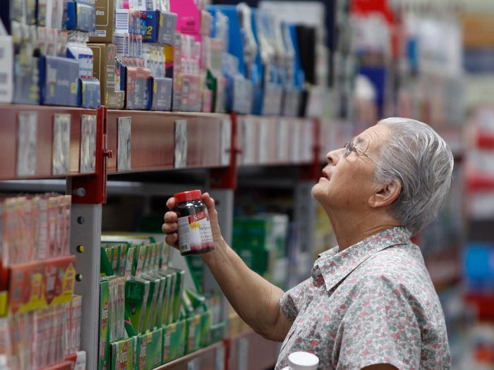 Hiệu thuốc ở Mỹ không khác gì một cửa hàng tiện lợi, nơi bạn có thể mua thuốc và cả đồ ăn vặt...