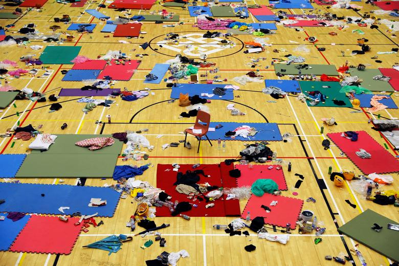 Hiện chưa rõ còn người biểu tình nào cố thủ trong khuôn viên trường Đại học Bách khoa Hong Kong hay không. Ngôi trường này không khác gì một "bãi chiến trường" sau những cuộc đụng độ dữ dội giữa cảnh sát và người biểu tình suốt nhiều ngày qua, kể từ hôm 17/11.