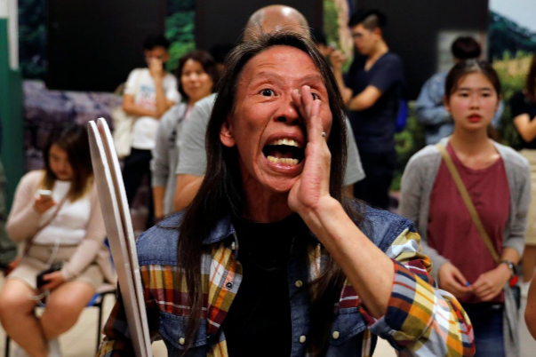 Cuộc bầu cử hội đồng lập pháp quận được cho là cơ hội để phe biểu tình gửi thông điệp tới chính quyền trung ương Trung Quốc giữa lúc đặc khu Hong Kong đang rơi vào cuộc khủng hoảng chính trị do các cuộc biểu tình.