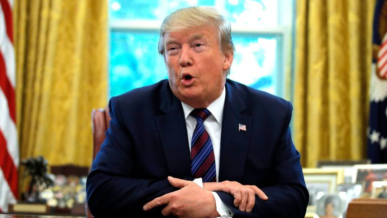 Có thể nói, đây là những lời khai quan trọng và "chấn động" nhất trong 4 phiên điều trần công khai trong cuộc điều tra luận tội tổng thống của Hạ viện Mỹ. Ảnh: Sky.