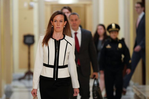 Còn bà Jennifer Williams cho rằng cuộc điện đàm giữa ông Trump với ông Zelensky là không bình thường và không phù hợp bởi vì “nó liên quan đến cuộc thảo luận về chính trị trong nước”. Ảnh: WSJ.