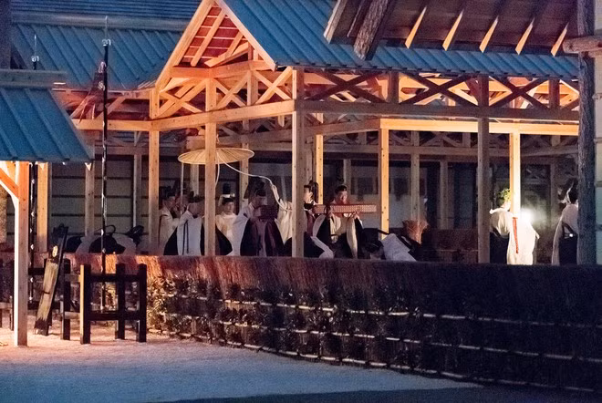 "Daijosai", tức "đại thường tế", có thể hiểu nôm na là "đại lễ dâng cúng thức ăn". Đây là nghi lễ cuối cùng trong ba nghi lễ kế vị chính của Nhật hoàng, sau "Kenji-to-Shokei-no-gi" (lễ dâng ba báu vật) hồi tháng 5 và "Sokuirei-Seiden-no-gi" (lễ lên ngôi ở chính điện) vào tháng trước.