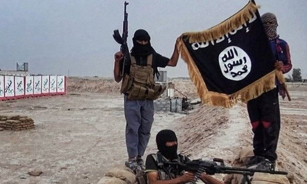 "Phiến quân IS vẫn hoạt động tại khu vực sa mạc của Syria, nơi chúng có những hang động và đường hầm để ẩn náu", nguồn tin cho hay. Ảnh: BBC.