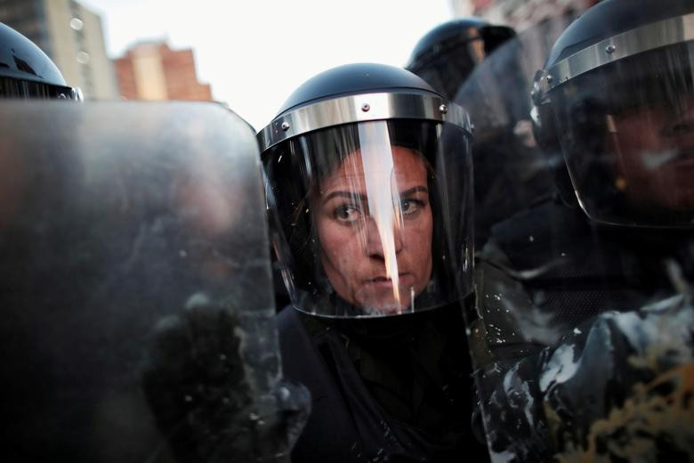 Lực lượng cảnh sát chống bạo động Bolivia được triển khai ở La Paz hôm 22/10.