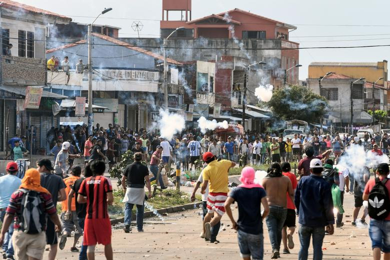 Hình ảnh về cuộc đụng độ dữ dội ở Santa Cruz hôm 23/10.