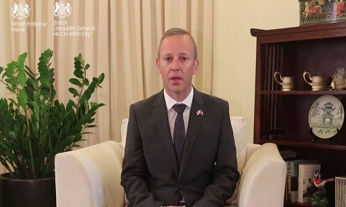 Dai su Anh mong 39 nan nhan nguoi Viet som duoc tro ve nha