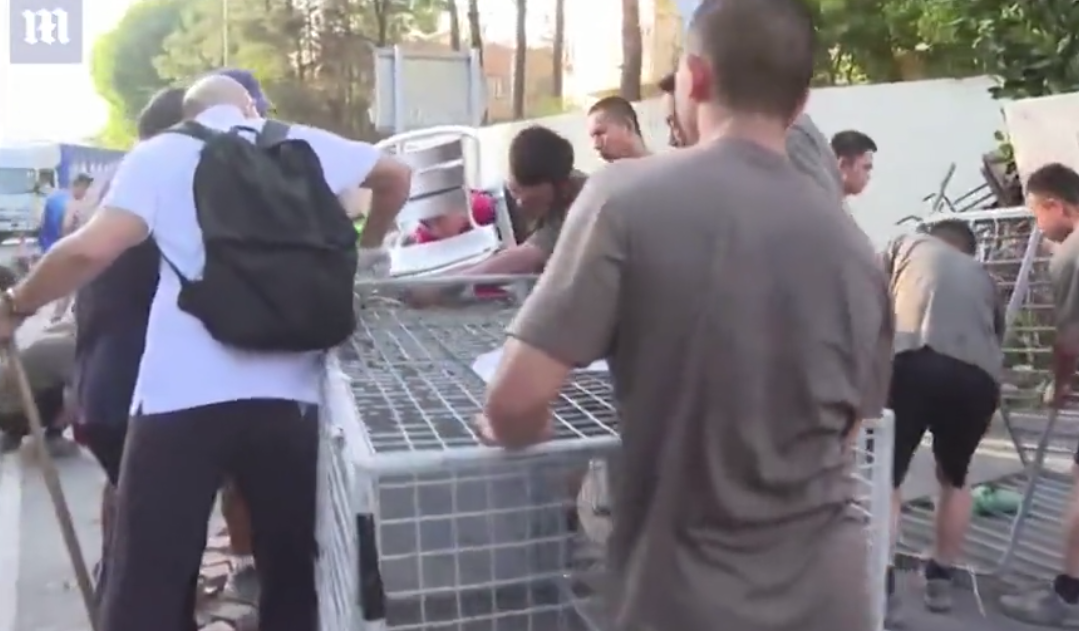 Sự xuất hiện của các quân nhân Trung Quốc đã thu hút sự chú ý trong bối cảnh cuộc biểu tình ở Hong Kong diễn ra nhiều tháng qua vẫn chưa kết thúc. Ảnh chụp màn hình. 