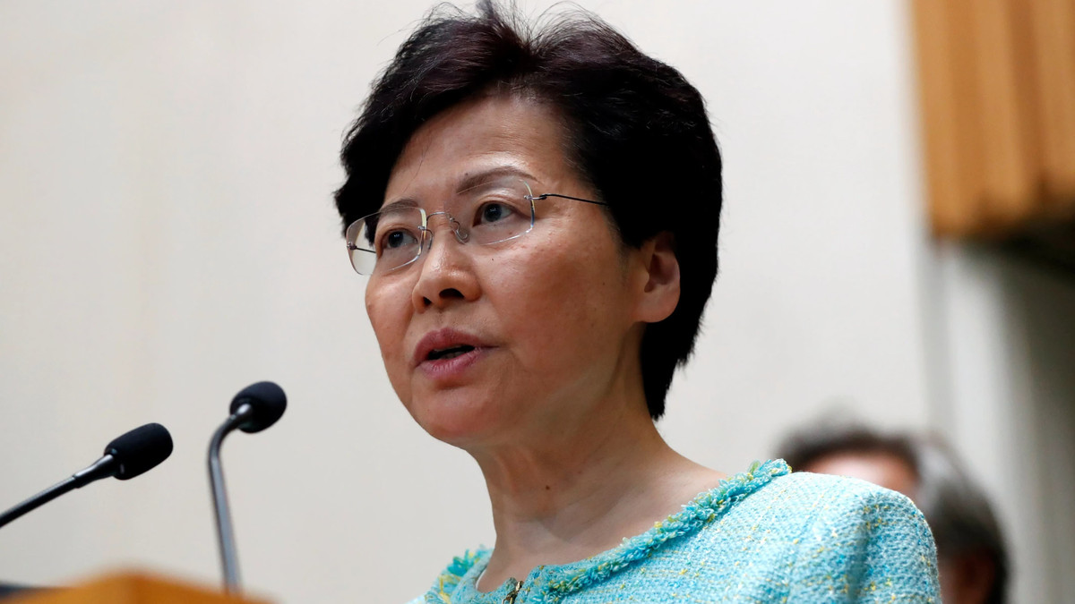 Đúng một tháng sau khi cuộc biểu tình quy mô lớn phản đối dự luật dẫn độ sang Trung Quốc bắt đầu bùng phát ở Hong Kong, ngày 9/7, Đặc khu trưởng Lâm Trịnh Nguyệt Nga (Carrie Lam) thừa nhận rằng dự luật này "đã chết". Ảnh: NAR.