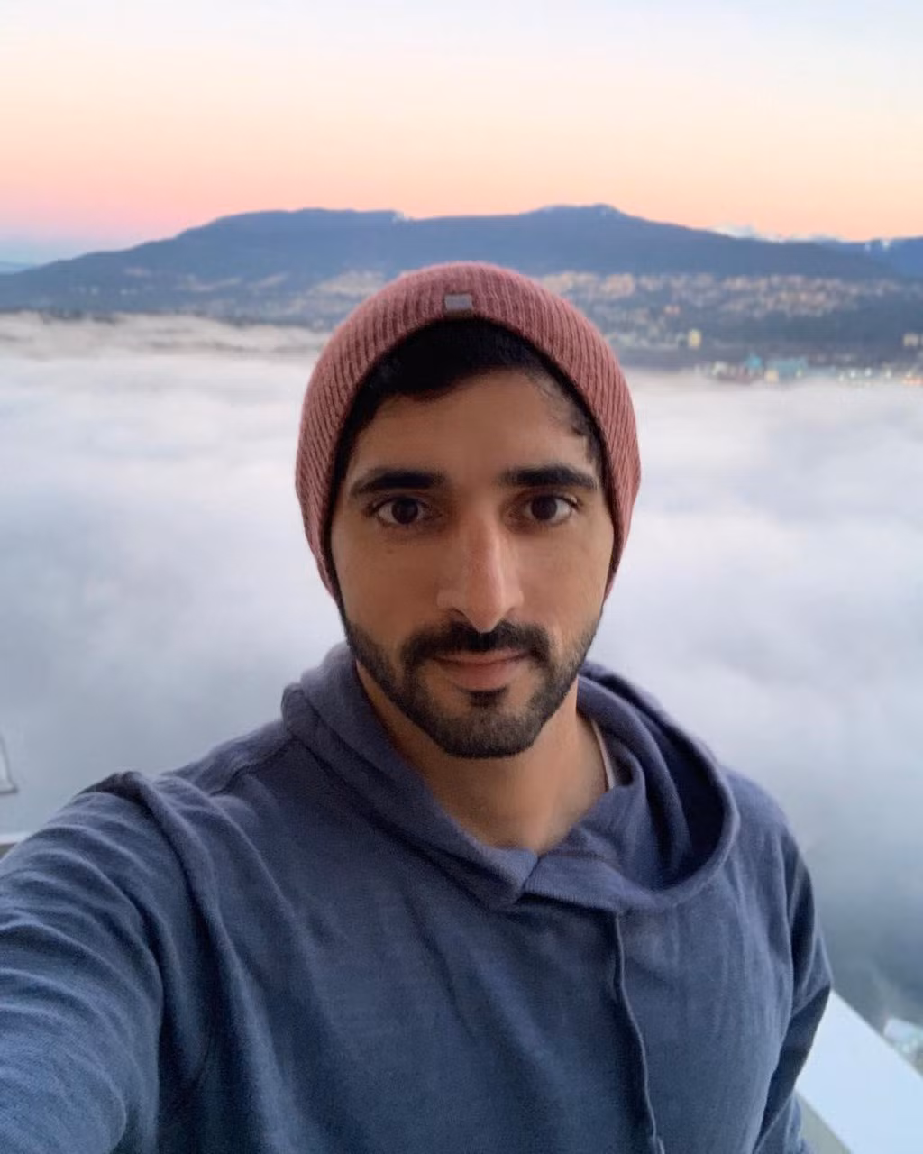 Mọi trải nghiệm của thái tử đều khiến người theo dõi không khỏi trầm trồ, từ lên rừng cho đến xuống biển, ra sa mạc hay thậm chí bay trên bầu trời rộng lớn.