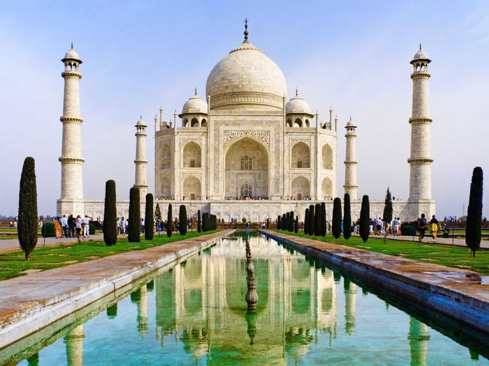 Đền Taj Mahal ở Ấn Độ là một trong những công trình mang tính biểu tượng nhất thế giới. Tuy nhiên, các chuyên gia lo ngại rằng tình trạng xói mòn và ô nhiễm có thể khiến tòa nhà này sụp đổ.