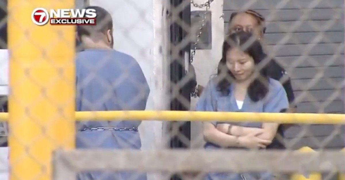 Sau khi Zhang bước vào hành lang của Mar-a-Lago trong bộ váy dạ hội dài màu xám, một nhân viên lễ tân cảm thấy đáng ngờ đã hỏi nữ doanh nhân này. Ảnh: LC.