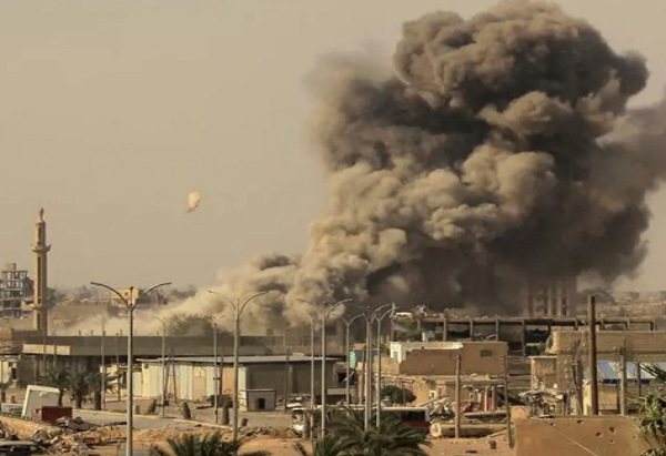 "Các cuộc giao tranh gần trạm bơm T2 vẫn tiếp diễn. Hiện tại, các tay súng IS đang cố tháo chạy khỏi chiến trường", AMN đưa tin. Ảnh: JP.