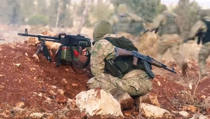 Việc bảo vệ Kabani rất quan trọng đối với các nhóm thánh chiến, vì nếu Quân đội Syria giành lại quyền kiểm soát thị trấn này, các tay súng phiến quân ở Jisr al-Shughour và phía bắc đồng bằng Al-Ghaab sẽ hứng chịu thảm cảnh. Ảnh: QN.