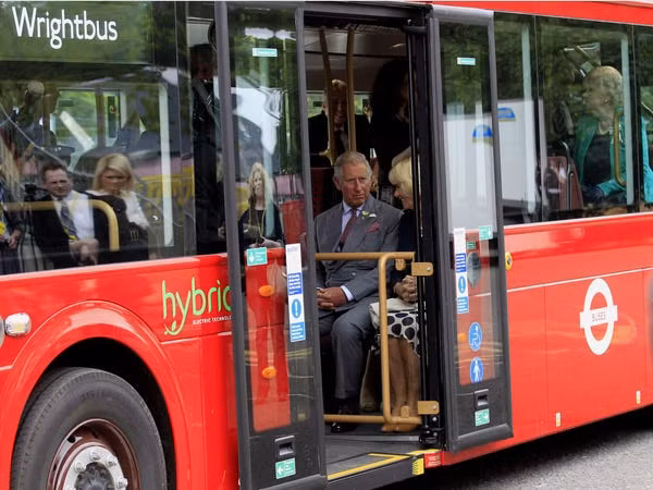 Khong ngo Thai tu Charles lai hai huoc, binh di den nhu vay-Hinh-6