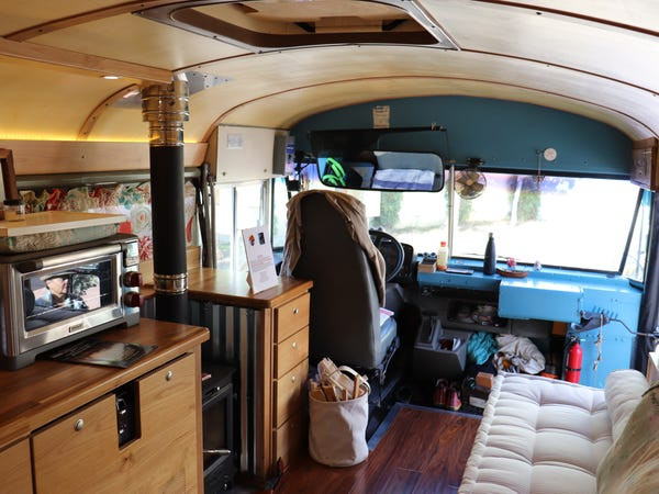 Ngôi nhà trên xe buýt được trang bị đầy đủ tiện nghi.