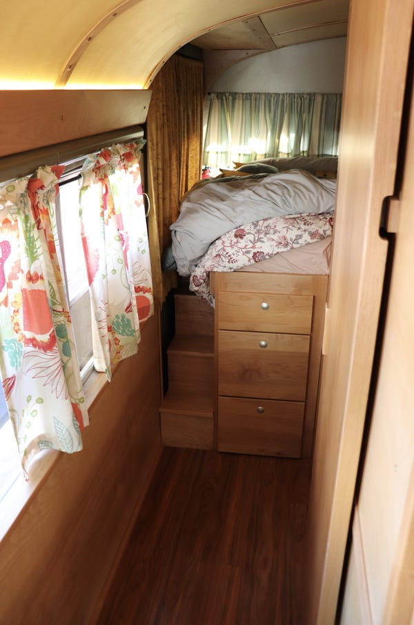 Ngay cạnh nhà tắm là phòng ngủ của bà Gailloux.