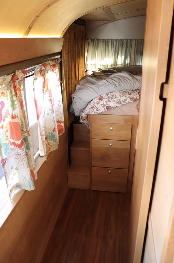 Ngay cạnh nhà tắm là phòng ngủ của bà Gailloux.