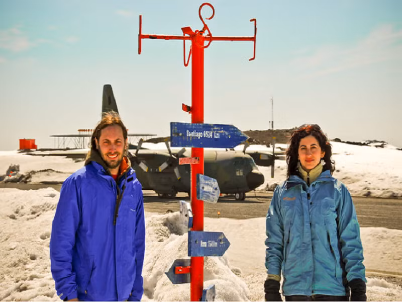 Trang BrightSide đã liệt kê một số sự thật thú vị về Châu Nam Cực. Được biết, Chile và Argentina đều có một "thị trấn" nhỏ ở châu lục này, đó là trạm nghiên cứu Villa Las Estrellas (Chile) và Esperanza Base (Argentina). (Nguồn ảnh: BrightSide)