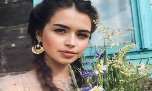 Nhan sắc xinh đẹp của nữ nghị sĩ trẻ nhất Belarus khiến nhiều người phải ghen tỵ. Ảnh: Instagram. Mời độc giả xem thêm video: Người phụ nữ thấp nhất thế giới "tỏa sáng" ở New York (Nguồn: VTC14)