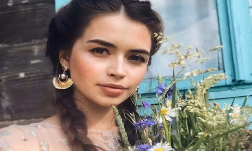 Nhan sac xinh dep cua “ban gai” Tong thong Belarus vua tro thanh nghi si-Hinh-11