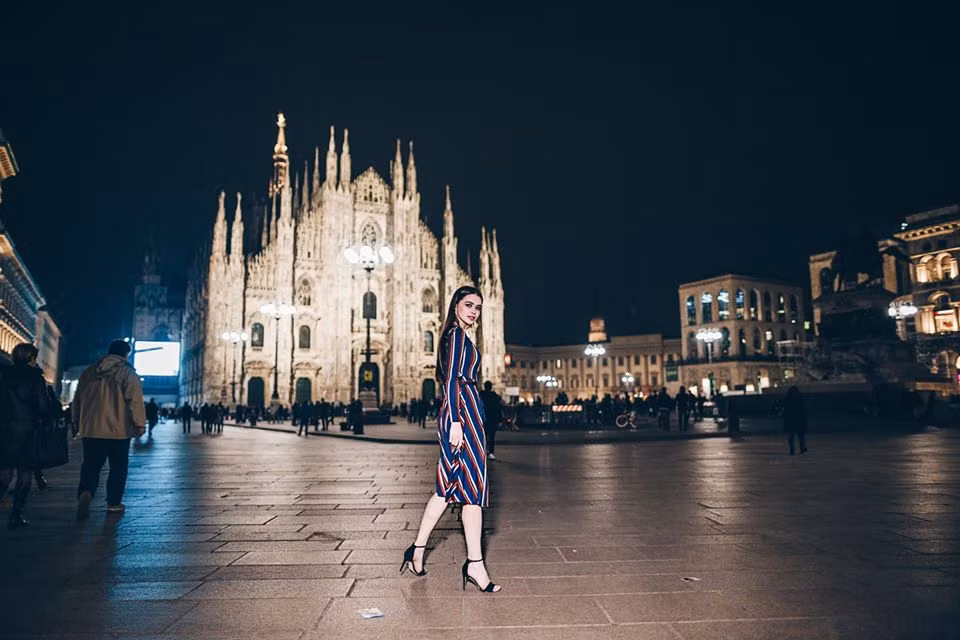 Nhan sac xinh dep cua “ban gai” Tong thong Belarus vua tro thanh nghi si-Hinh-9