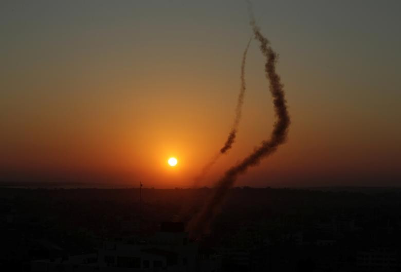 Quan chức y tế Dải Gaza sau đó xác nhận, cuộc tấn công của Israel nhằm vào Gaza đã khiến 10 người Palestine thiệt mạng, trong đó có al-Atta và vợ của người này.